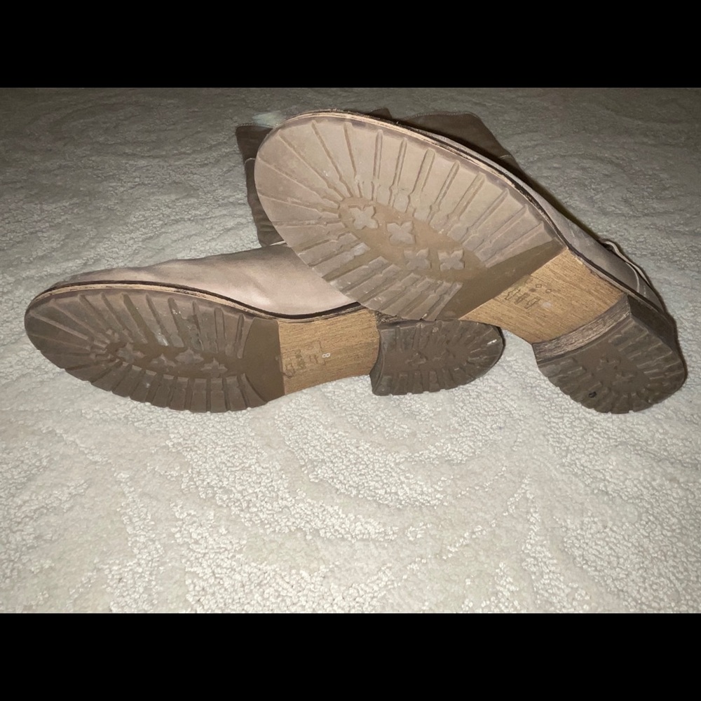Boots - Picture 3 of 5